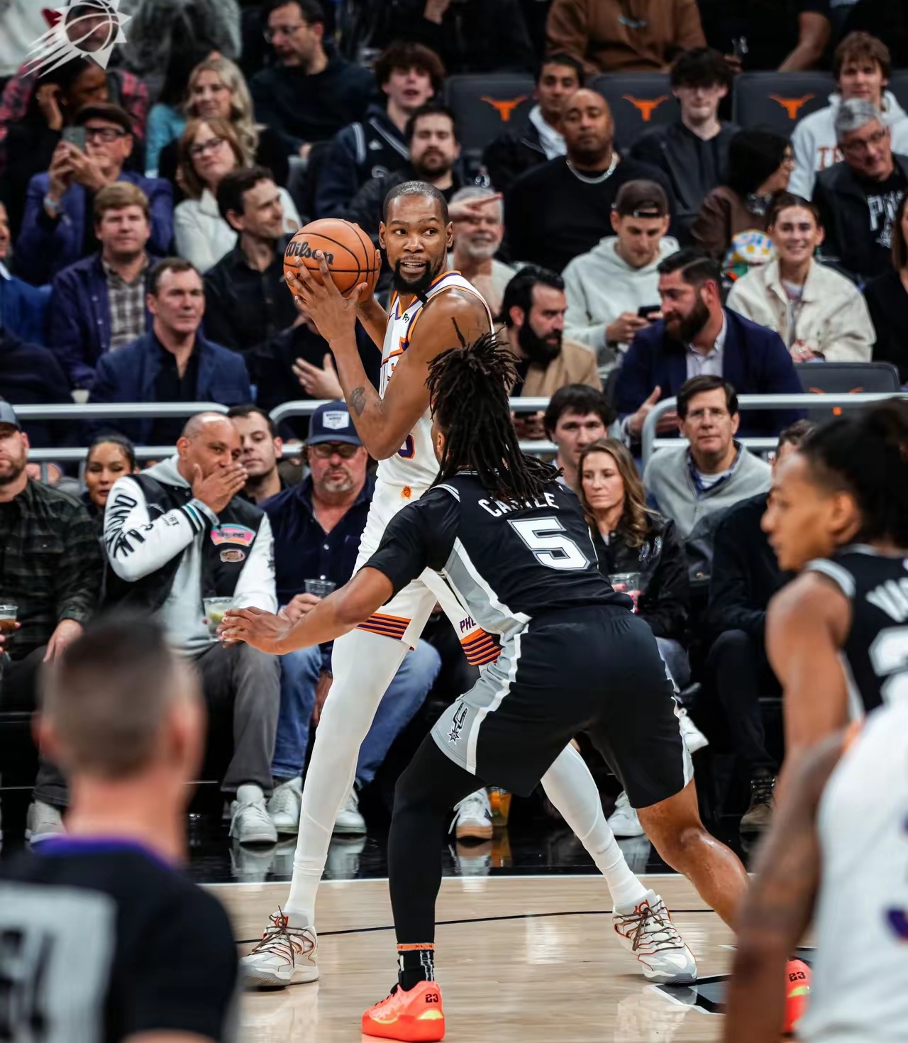 马刺横扫篮网，拉文惊艳四座