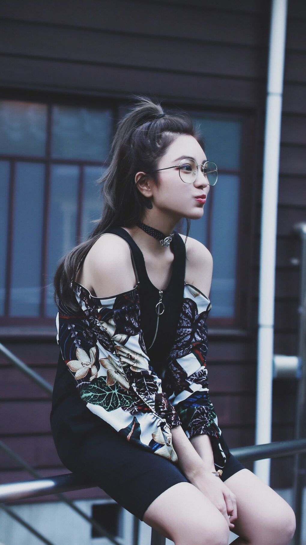 开云体育官网-街头烧胎与地板发烫，当机械尖啸遇见冷静艺术家